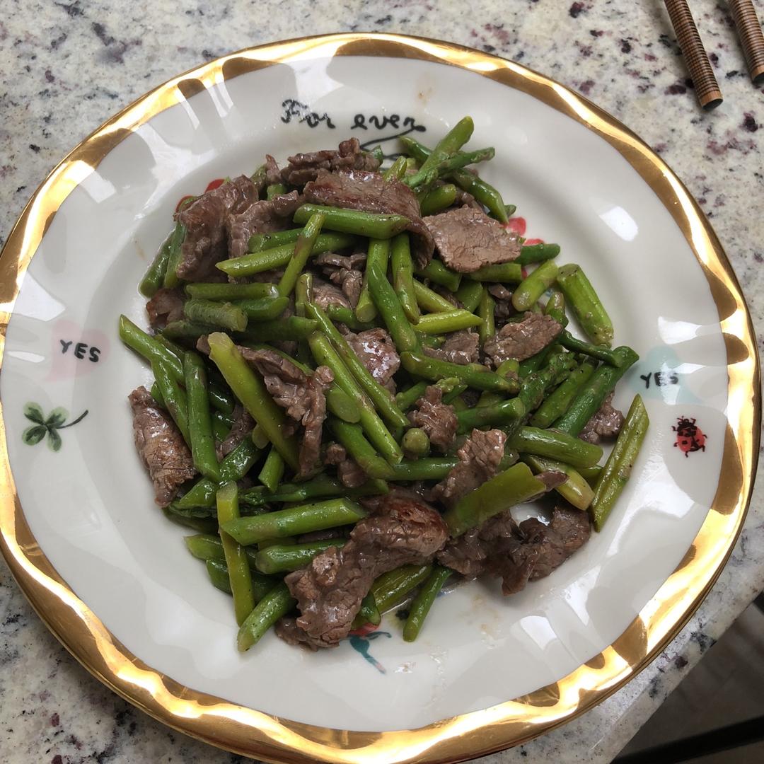 黑椒牛肉炒芦笋