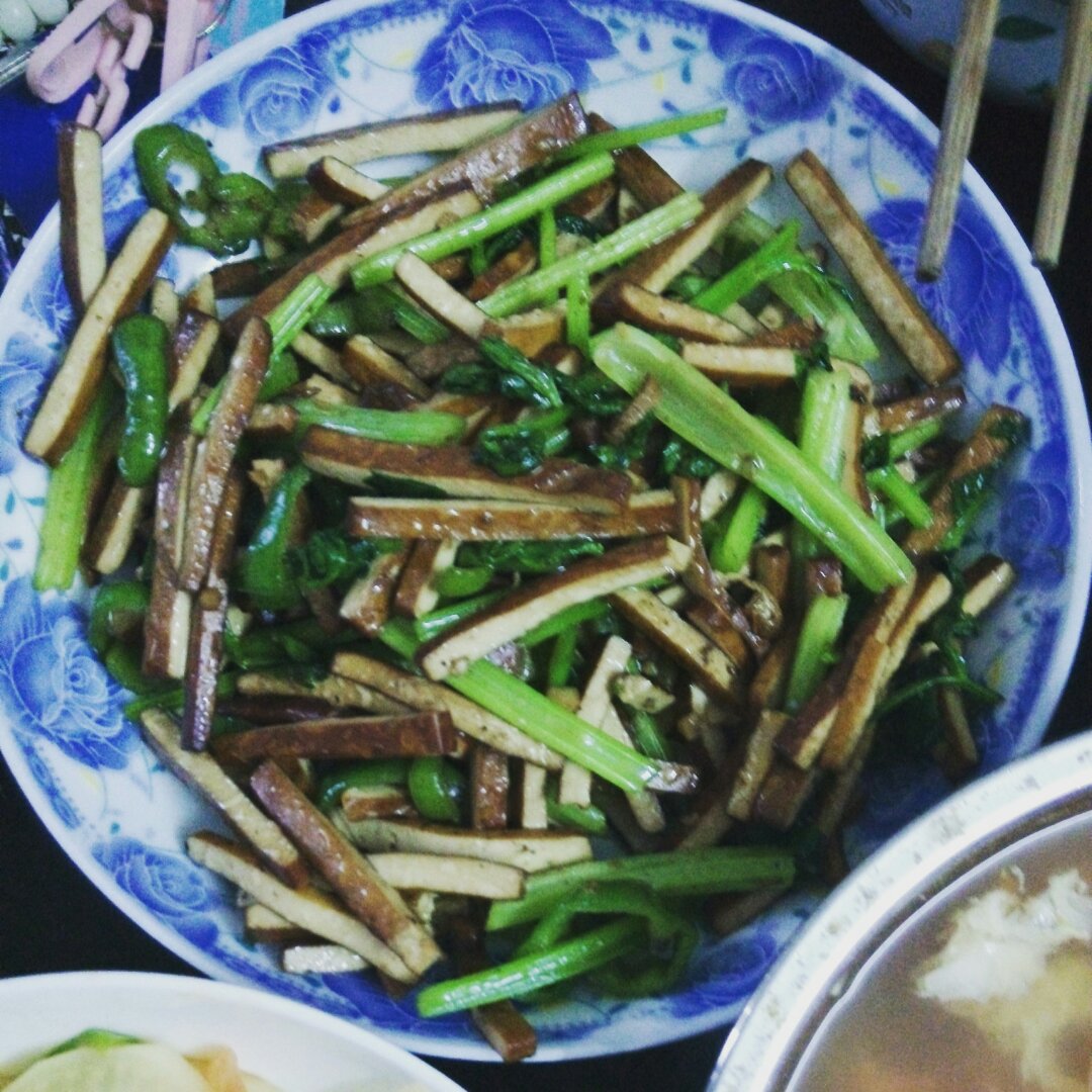 素菜：芹菜炒豆腐干