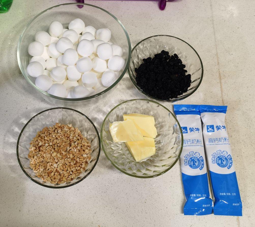 简易牛轧糖，只用蔓越莓干，配方屡试不爽，切块整齐