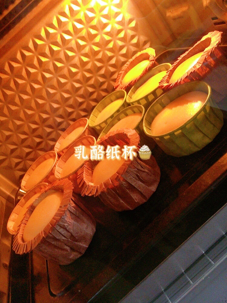 马斯卡彭奶酪小纸杯蛋糕（拯救冻奶酪）