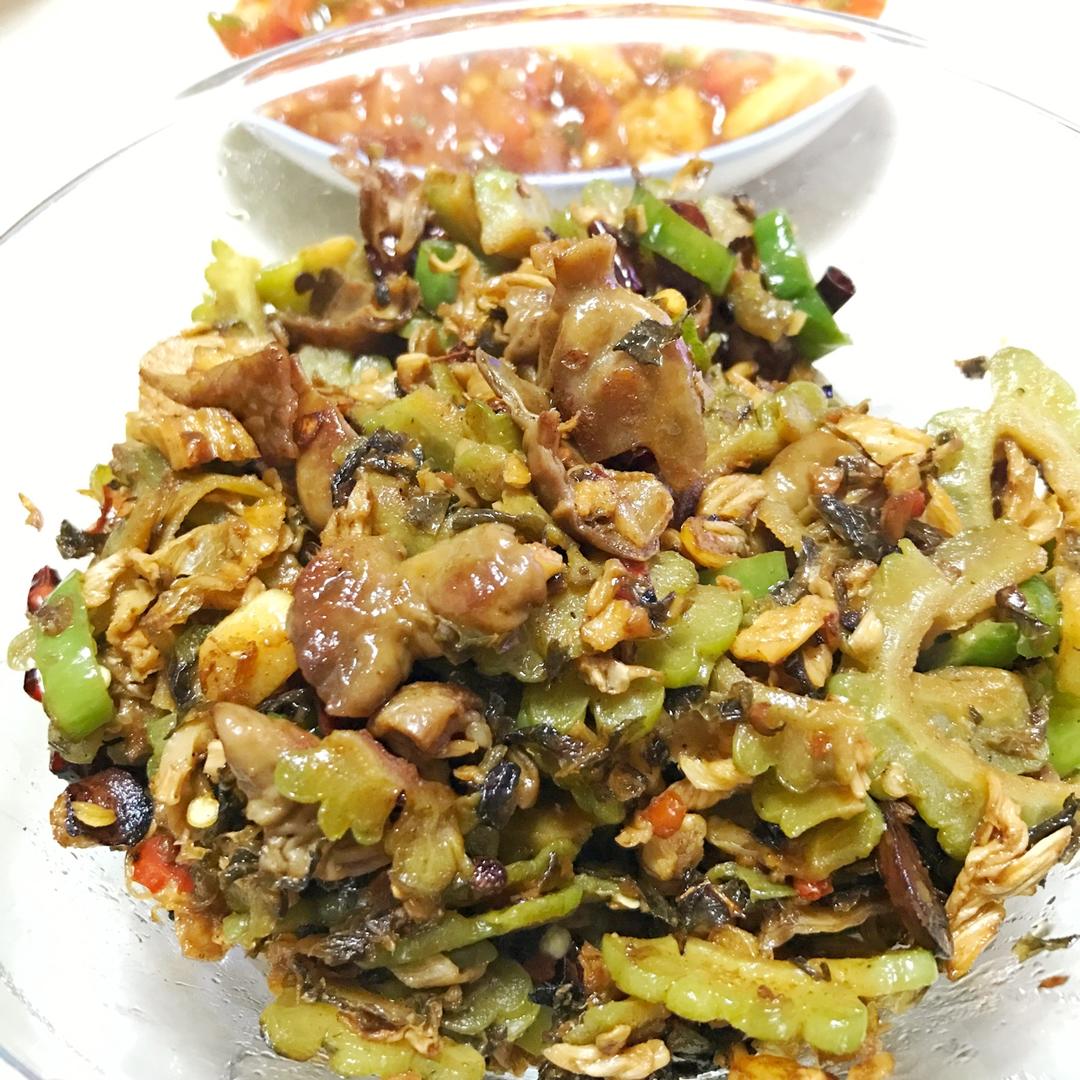 好吃到爆火爆肥肠