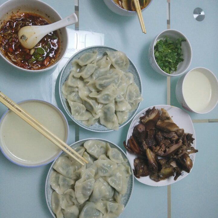 芹菜胡萝卜猪肉水饺