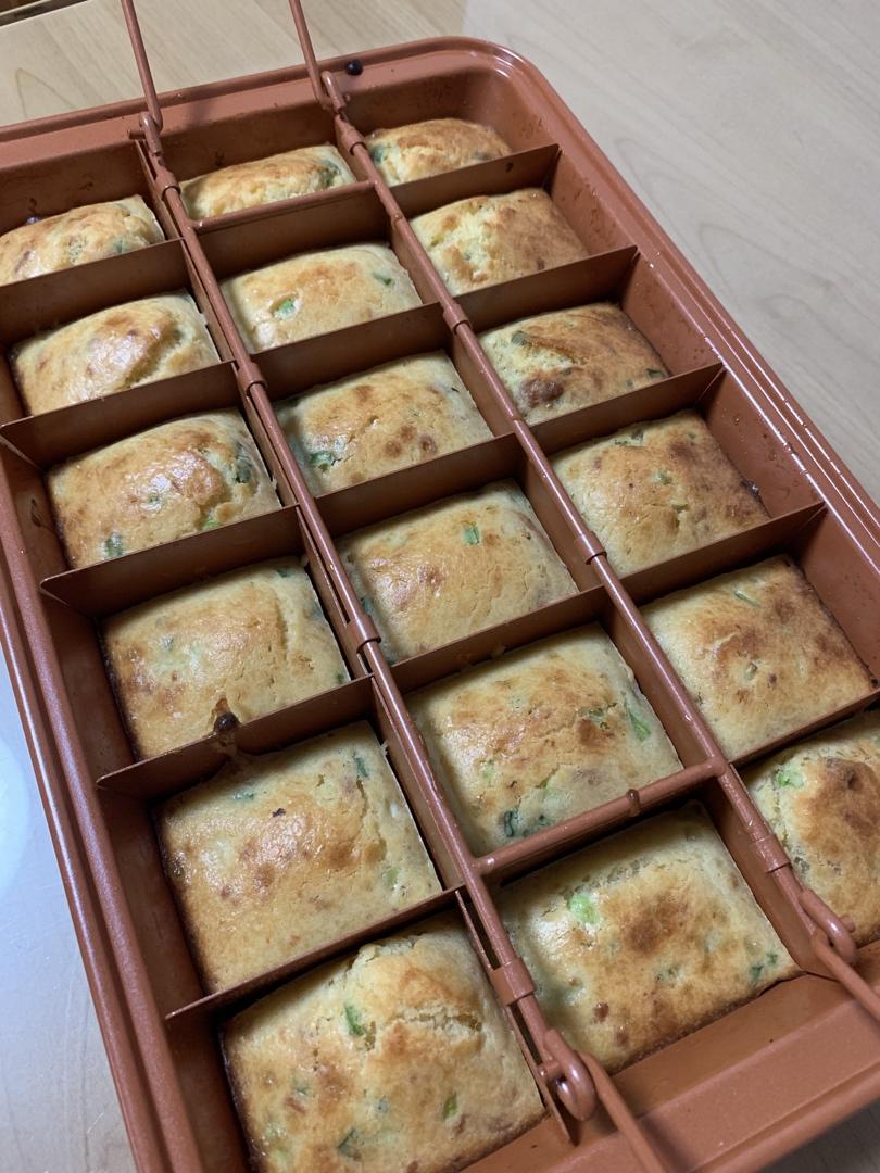 香葱肉松咸蛋糕，中粉版，比稻香村滴紫菜肉松好次~
