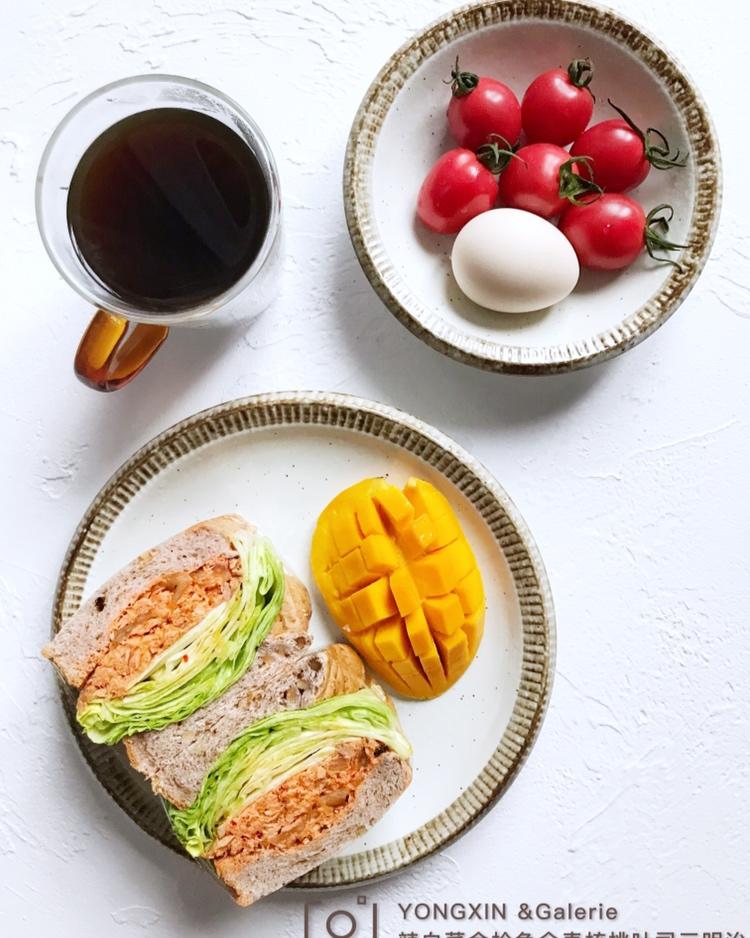 辣白菜金枪鱼三明治