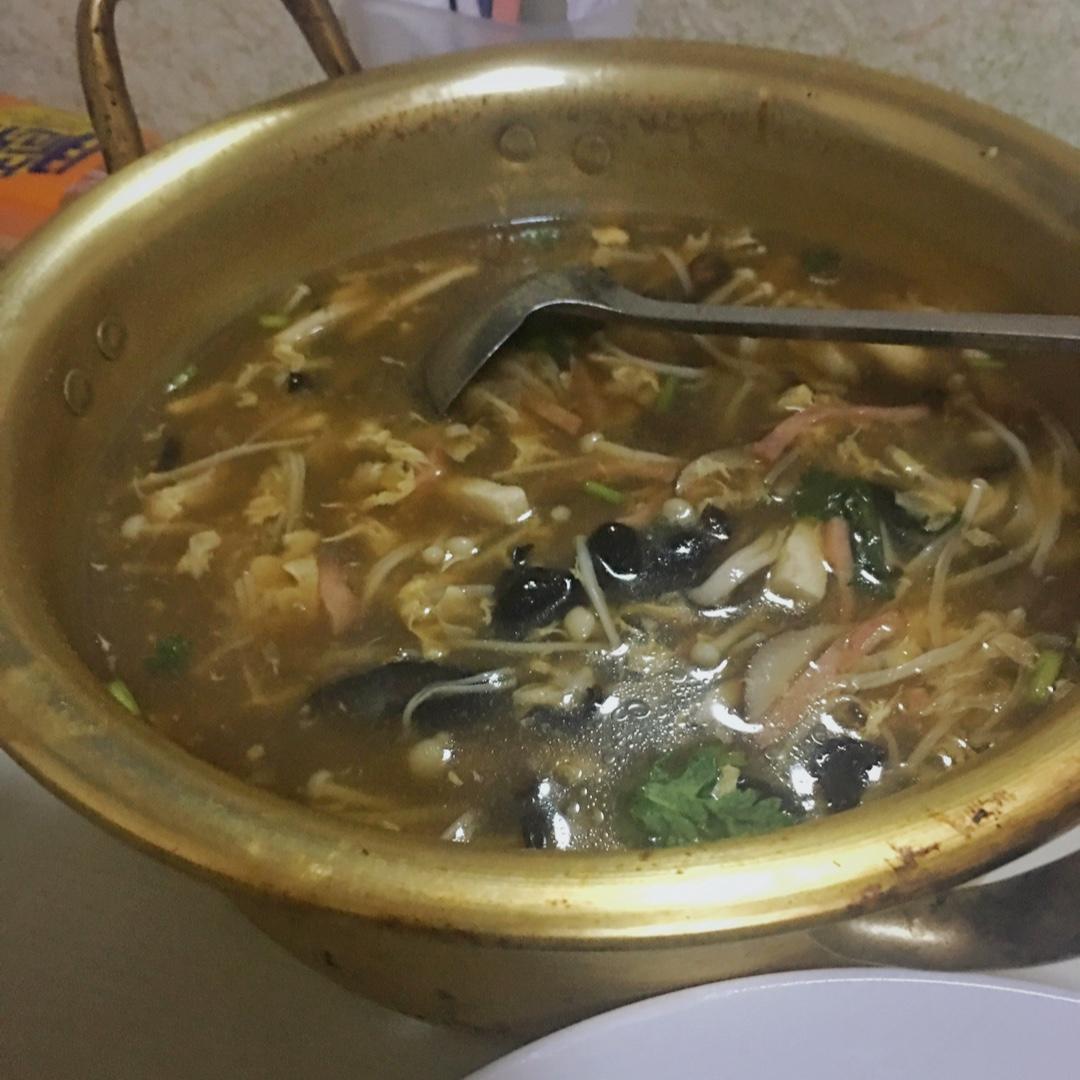 酸辣汤 Spicy & Sour Shredded Pork Soup