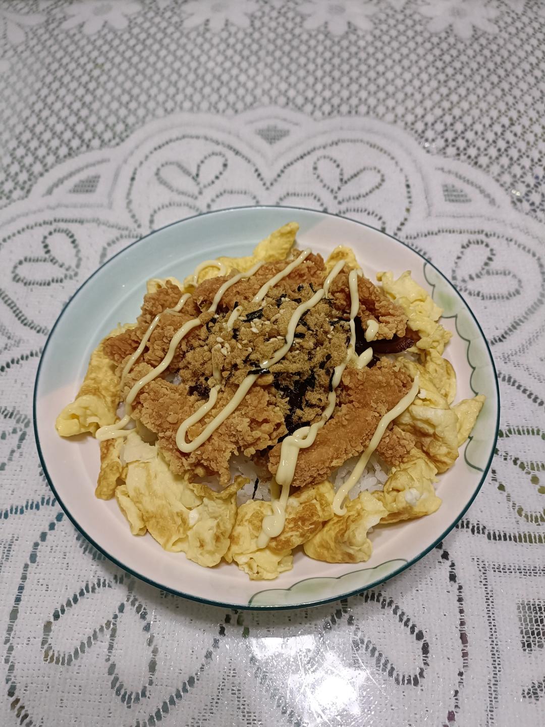 韩国炸鸡蛋黄酱盖饭