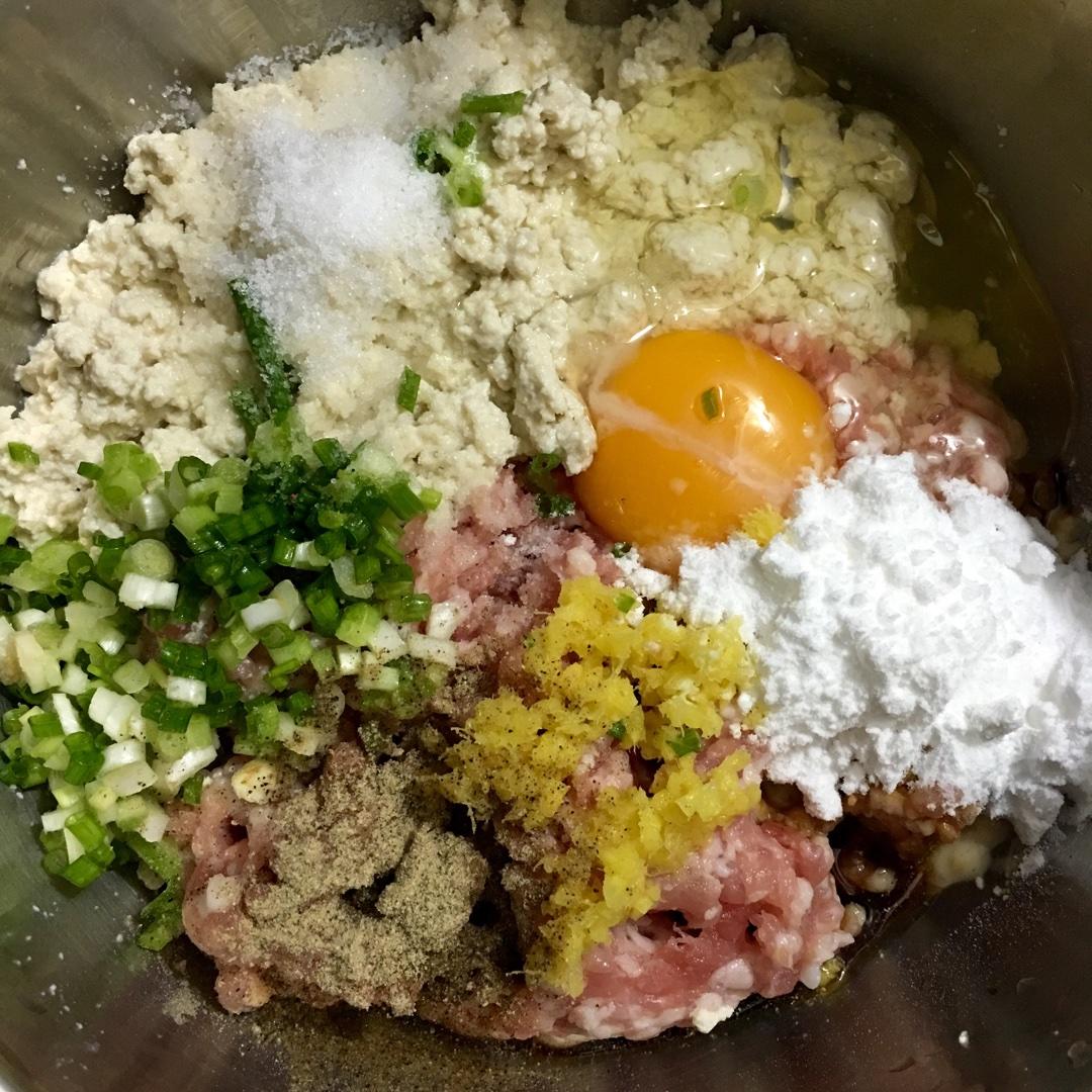 豆腐肉丸子黄花菜汤的做法 步骤1