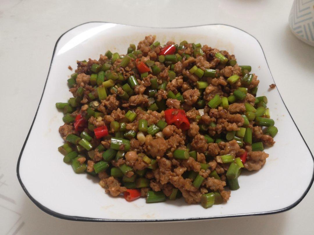 炒苍蝇头（蒜薹炒肉沫）