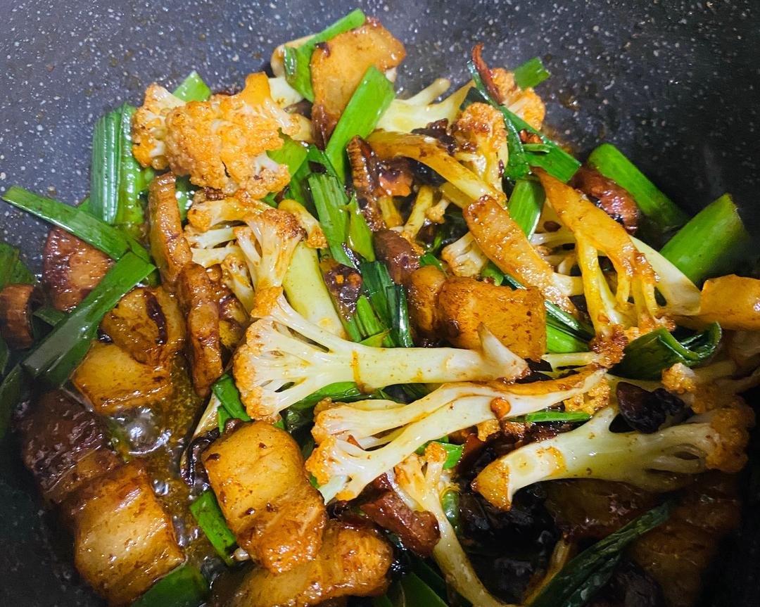 蒜苗回锅肉（干锅花菜）