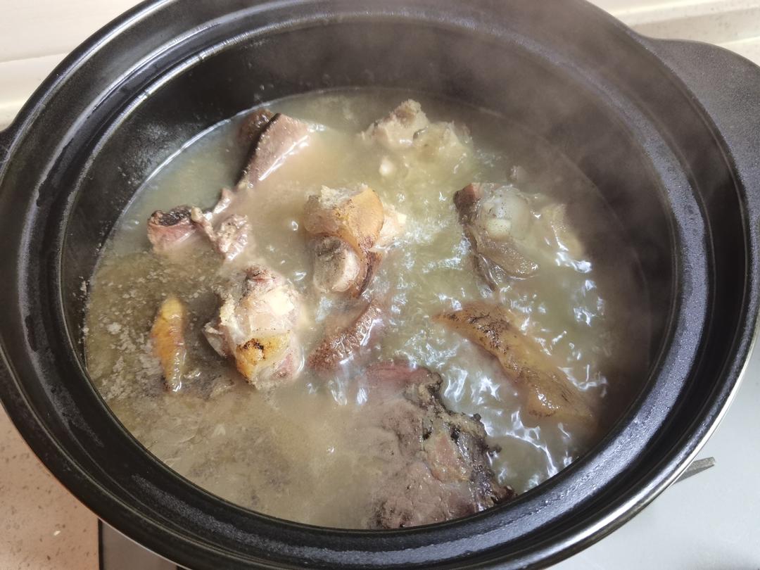 腊猪蹄萝卜煲