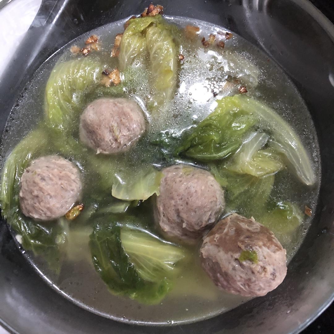 简单快手的潮汕家常汤-牛肉丸生菜汤