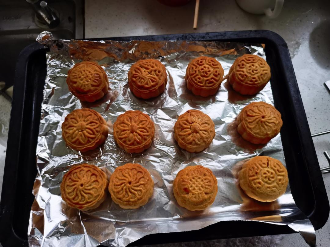 吃不够的金沙奶黄月饼