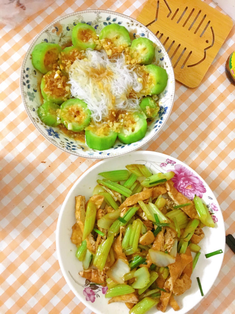 炸厨房组黑马做的午餐晚餐简单快手下饭菜芹菜炒香干