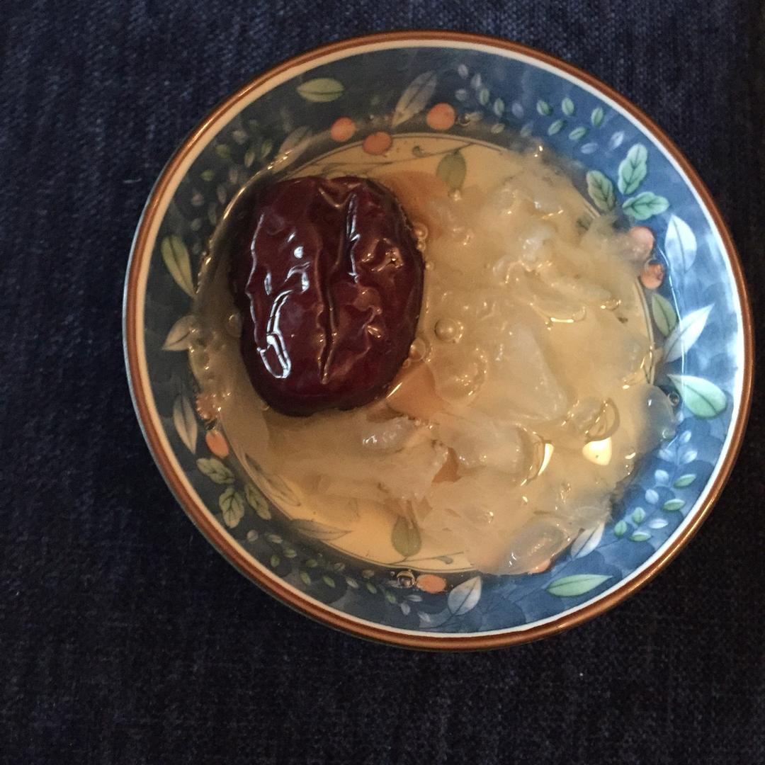 冰糖炖鲜银耳