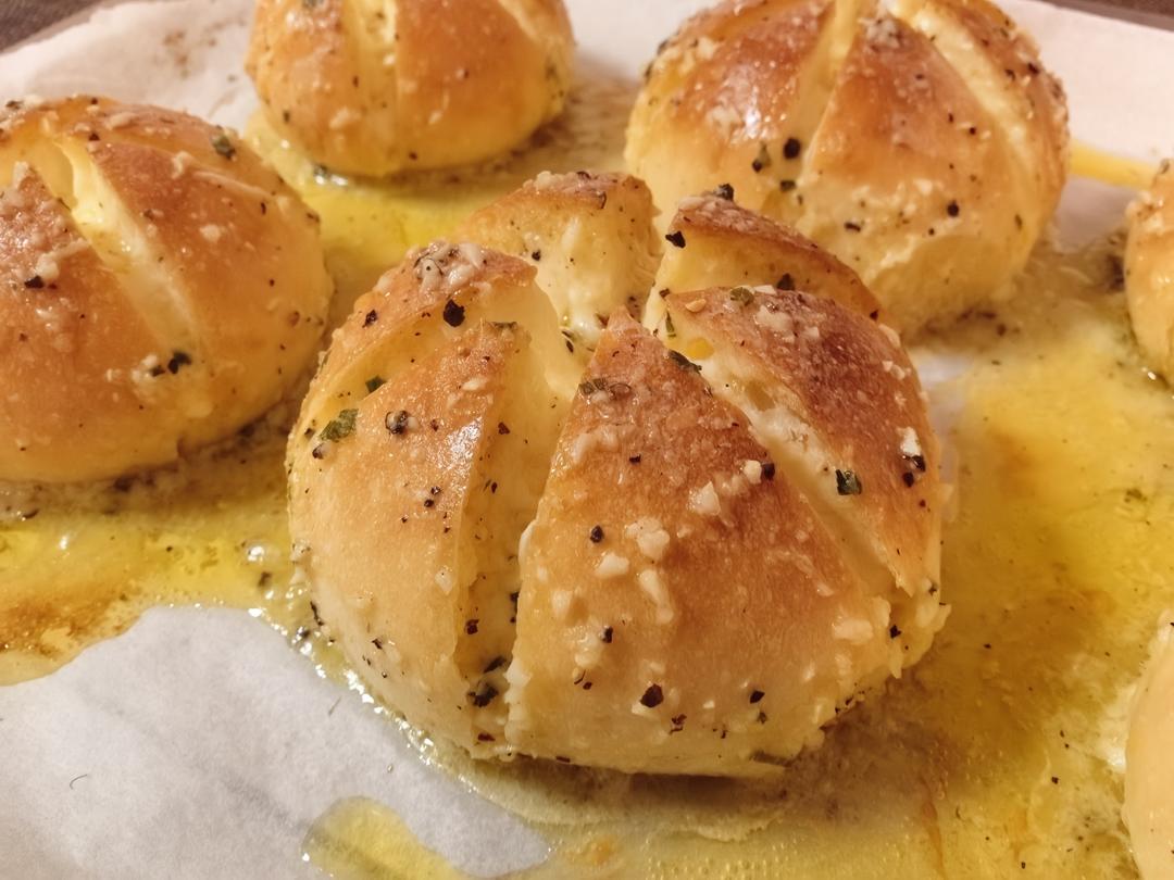 《Tinrry+》超级火的蒜香奶酪包，每一步骤超详细