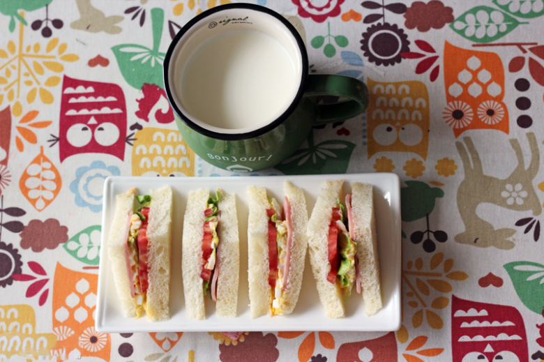 【1分钟鸡蛋三明治】微波懒人早餐