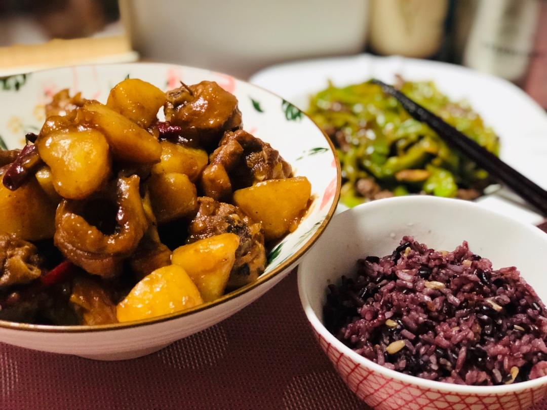 土豆焖鸡腿