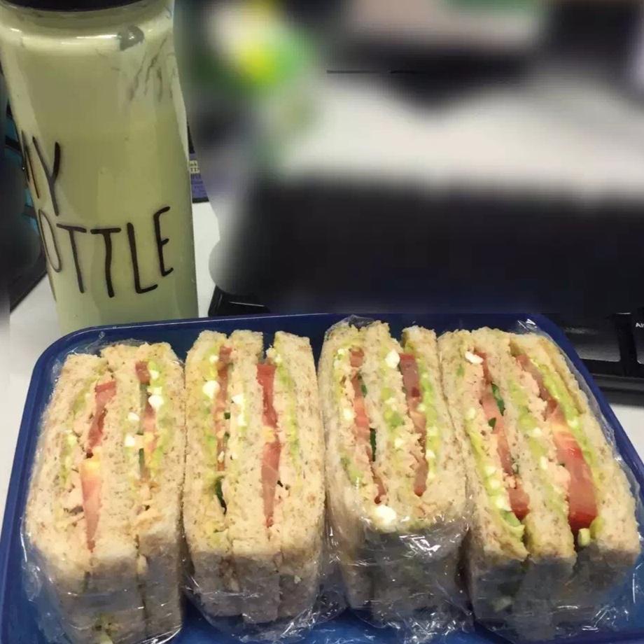 牛油果鸡蛋三明治