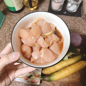 暖身又暖心：胡萝卜🥕鸡胸肉奶油炖菜的做法 步骤2