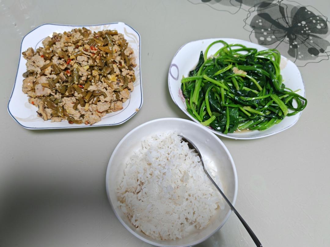 酸豆角炒肉末