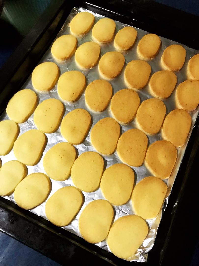 烤黄油饼干