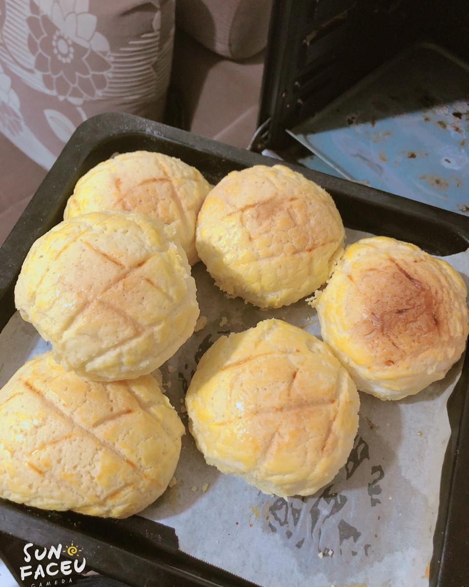 好吃到炸裂的港式菠萝包（附带制作酥皮的小视频）