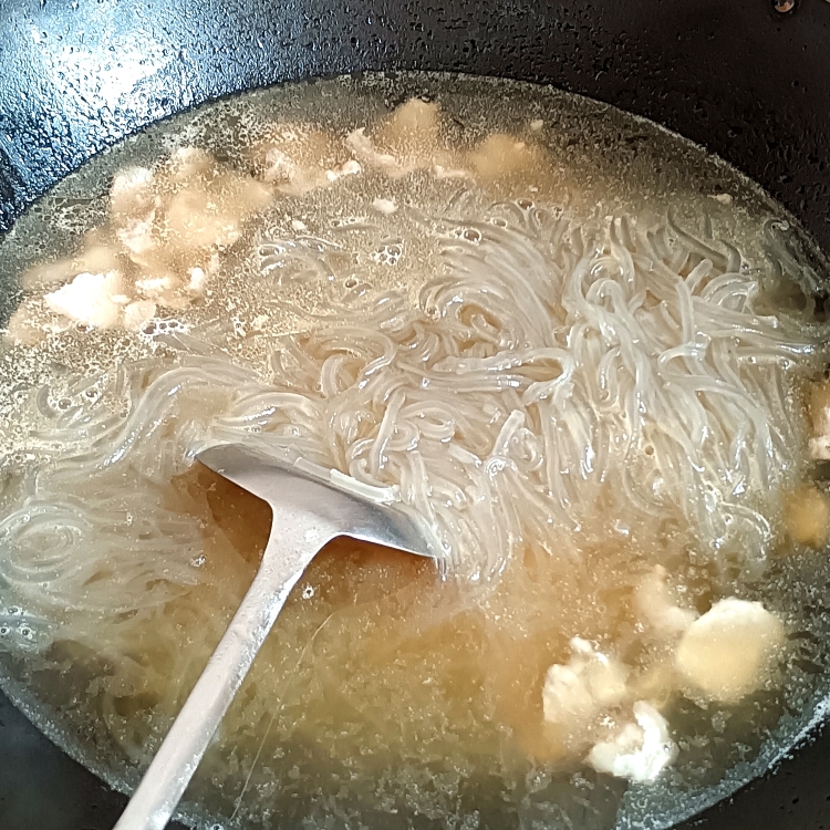 薯粉丝汤的做法 步骤8