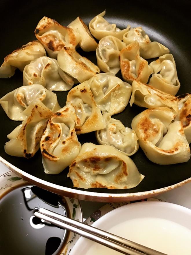 简单美味快手香煎馄饨（水饺）的做法