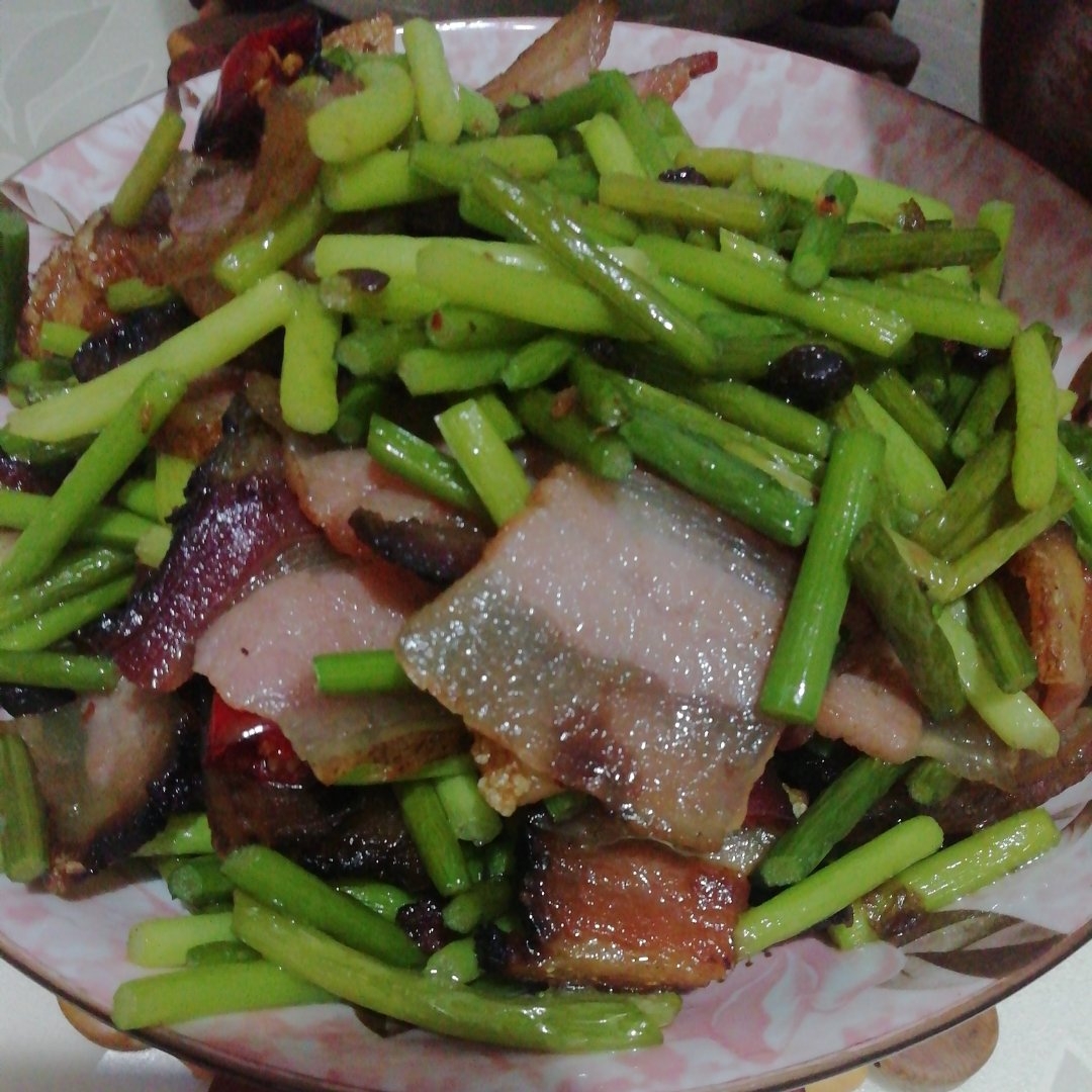 超级下饭的一道菜蒜苔炒风干腊肉