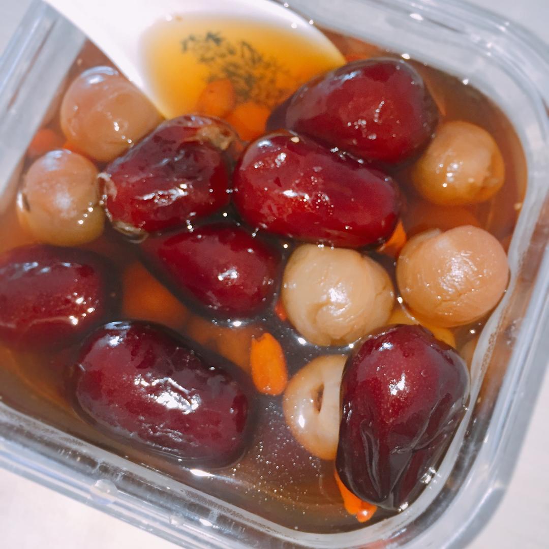 红枣桂圆枸杞红糖水