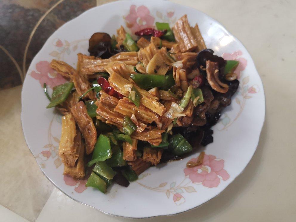 尖椒木耳烧腐竹