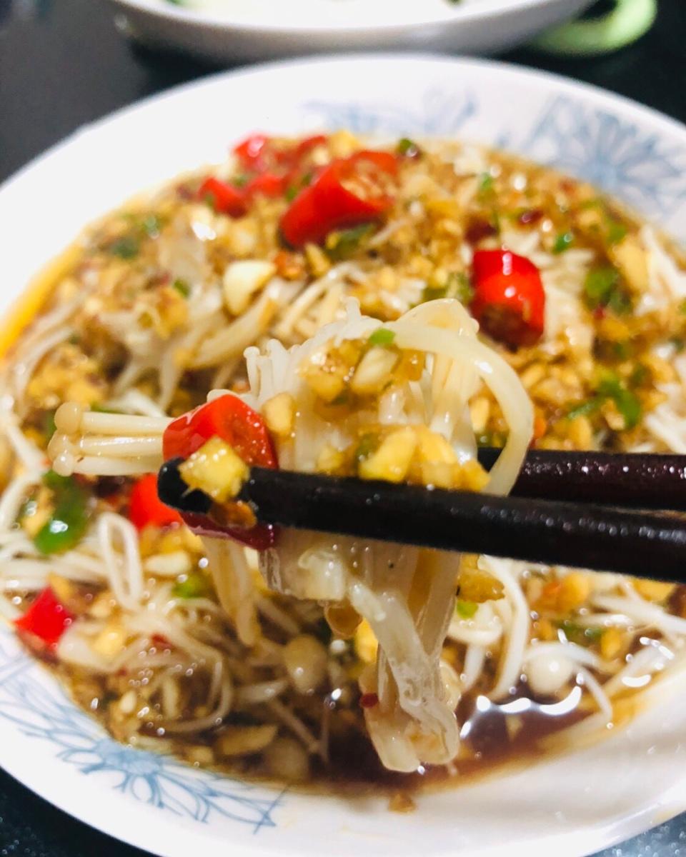 低脂低卡的凉拌金针菇
