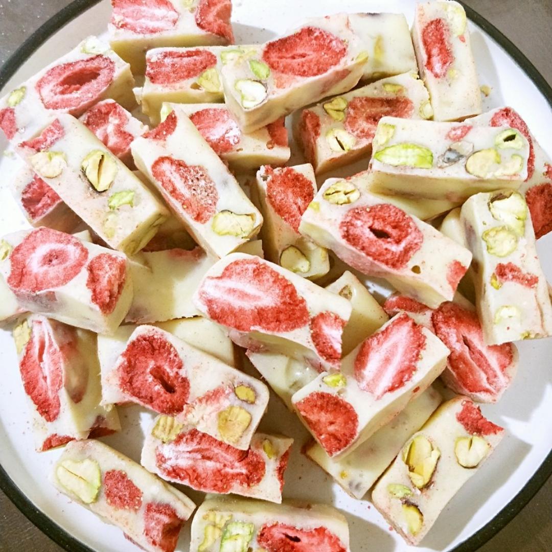 食神姐姐姐做的草莓牛轧糖