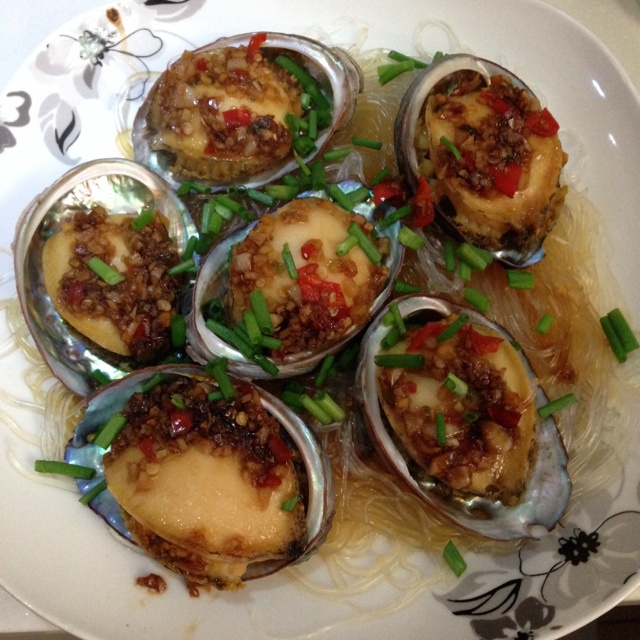 蒜蓉粉丝蒸鲍鱼