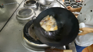 厨师长教你：“鱼头汤”的创新做法，非常详细的讲解，赶紧收藏的做法 步骤14