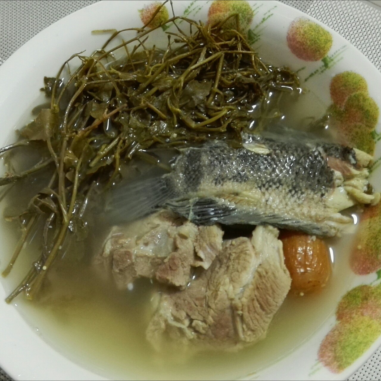 狮子仔贝贝mi做的野葛菜煲生鱼