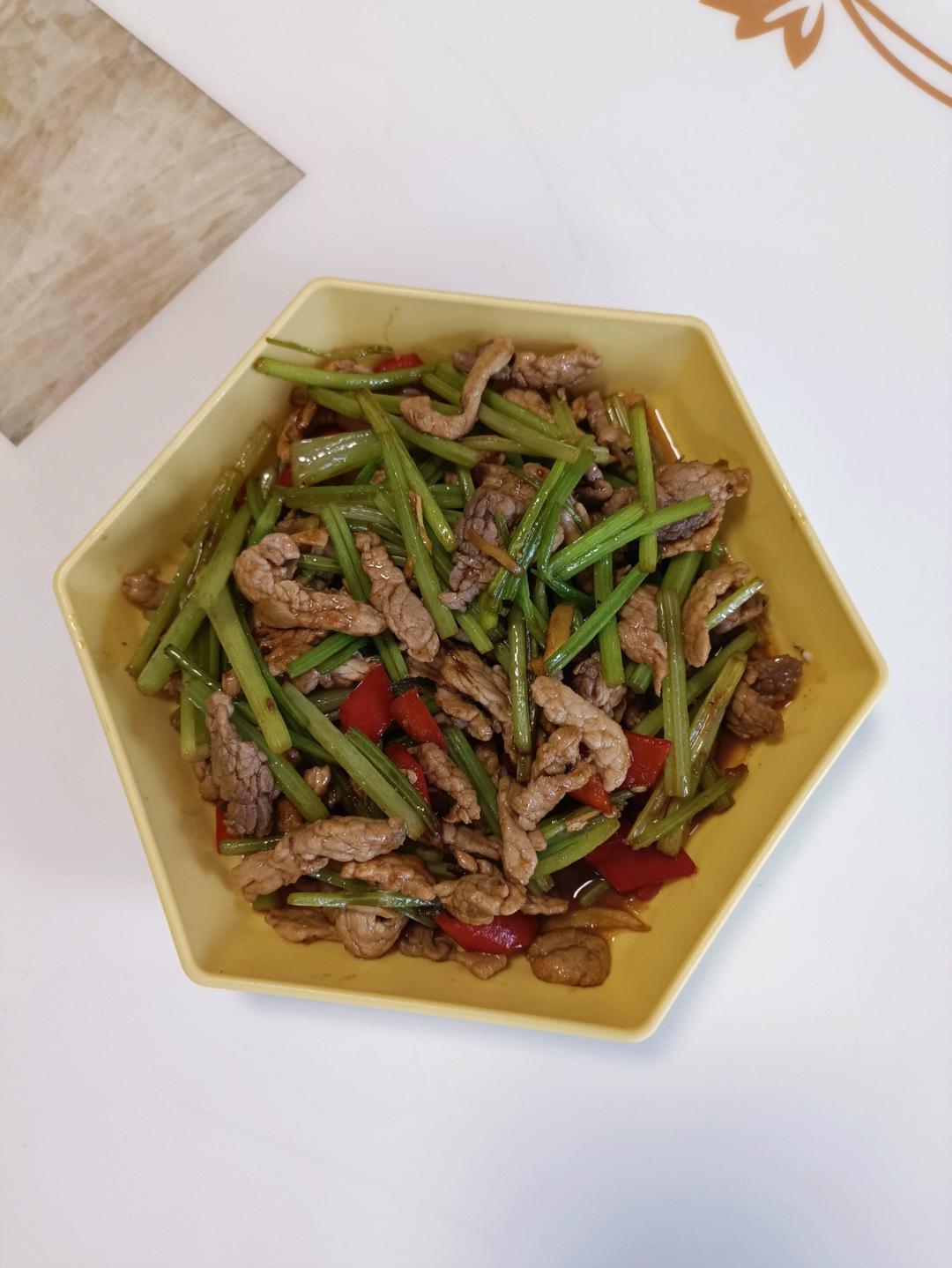芹菜炒肉