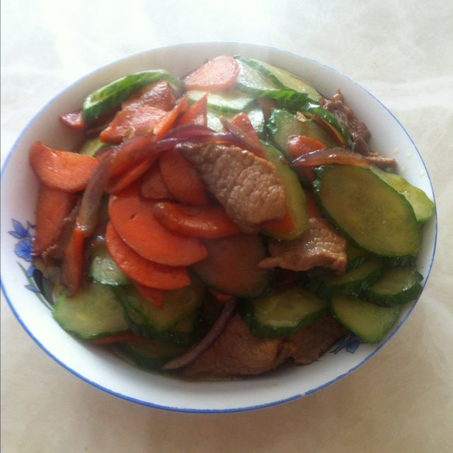 胡萝卜青瓜炒肉片
