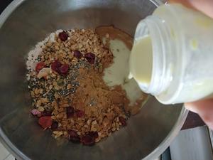 平凡料理の燕麦草莓肉桂巧克力蛋白棒的做法 步骤3