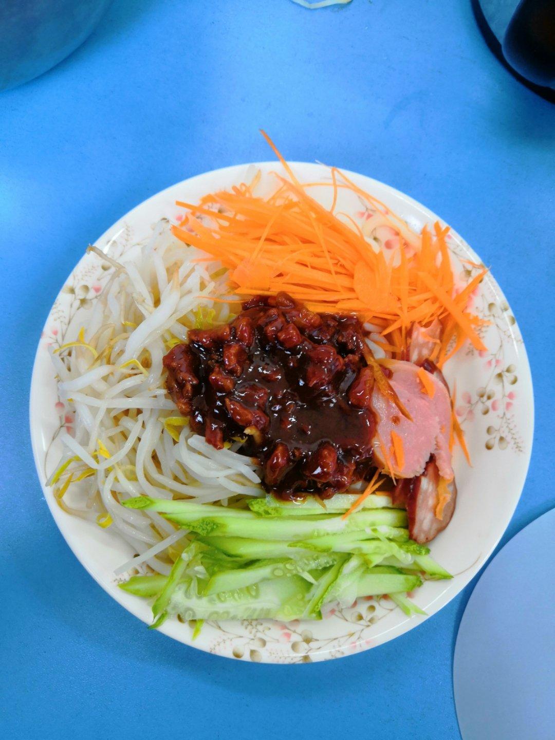 茄子肉末炸酱面