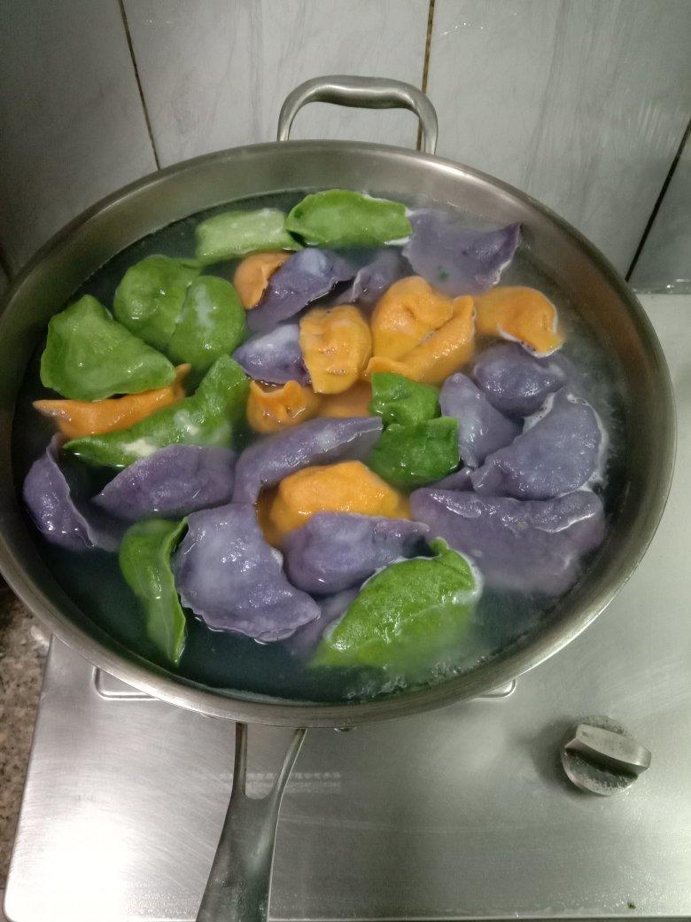 彩色饺子（蔬菜汁）