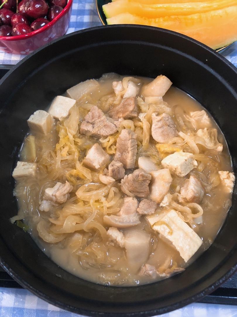 酸菜炖五花肉