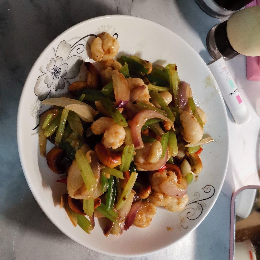西芹腰果炒鲜瑶柱（虾仁）---在家也能做出五星级酒店的菜肴
