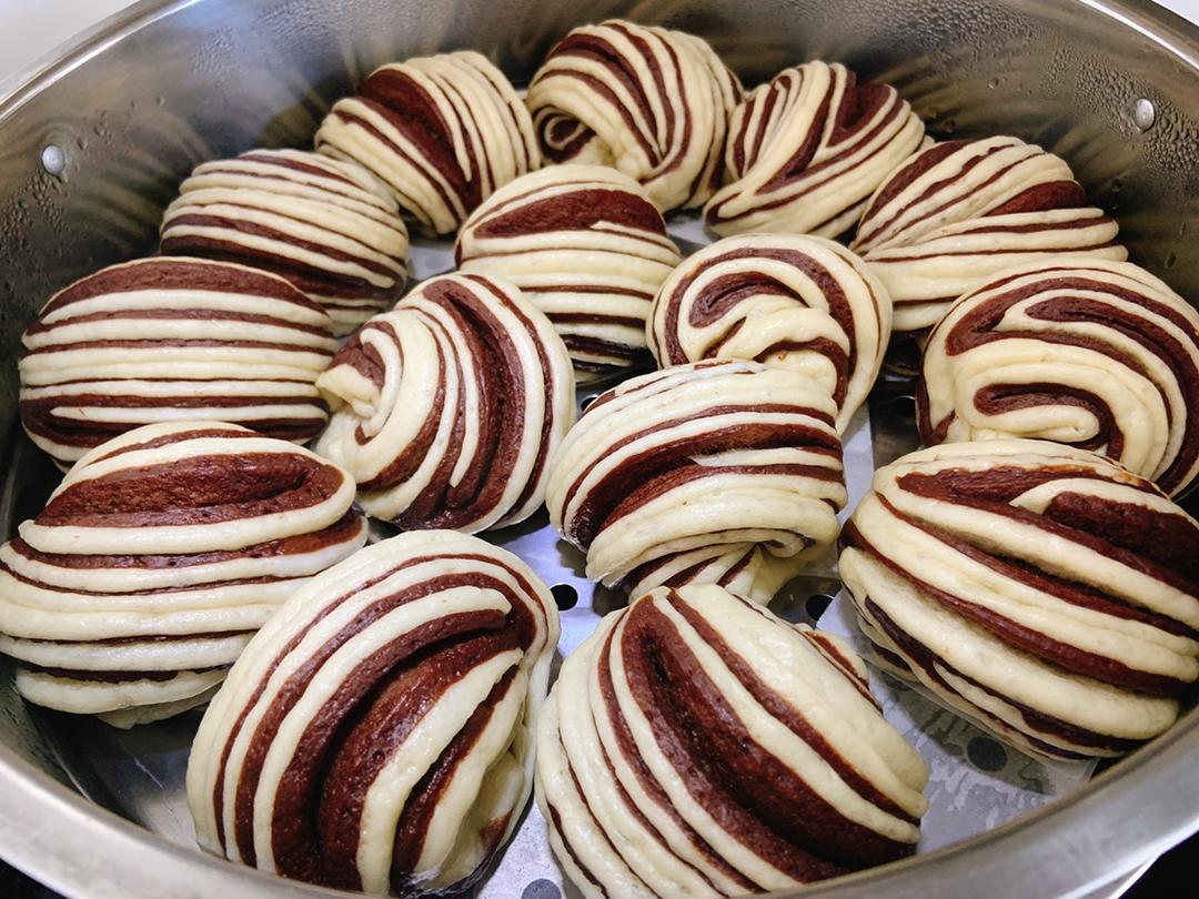 双色巧克力花卷的做法