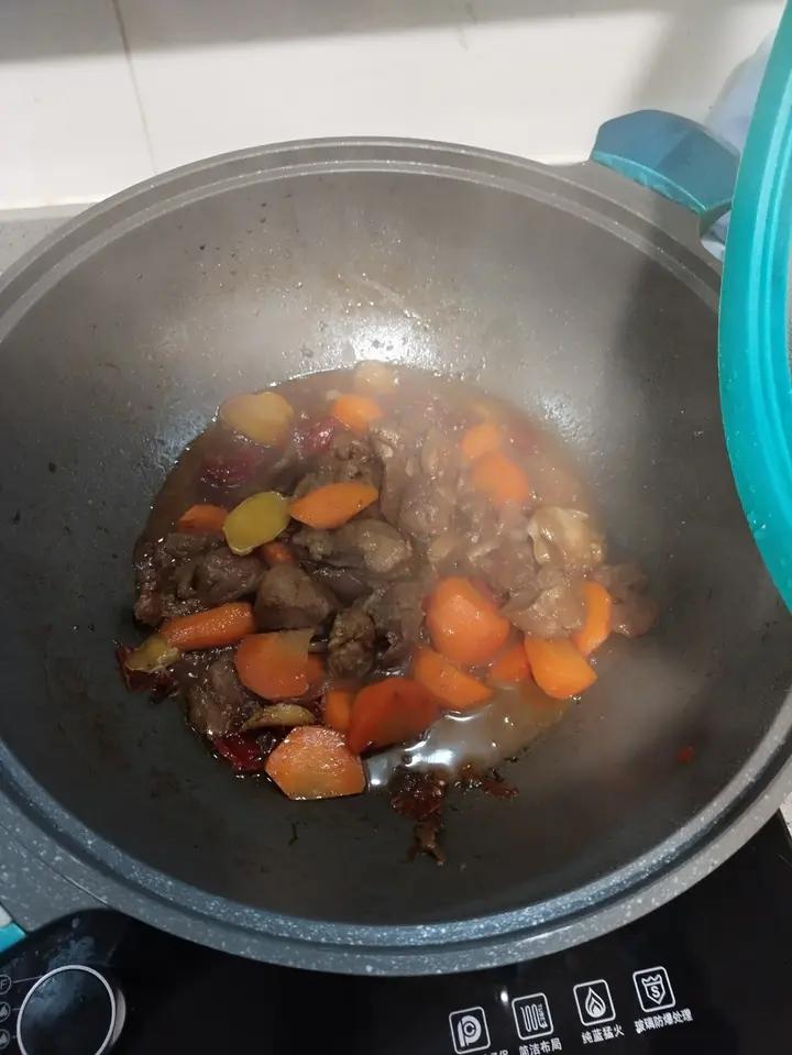 红烧羊肉炖胡萝卜