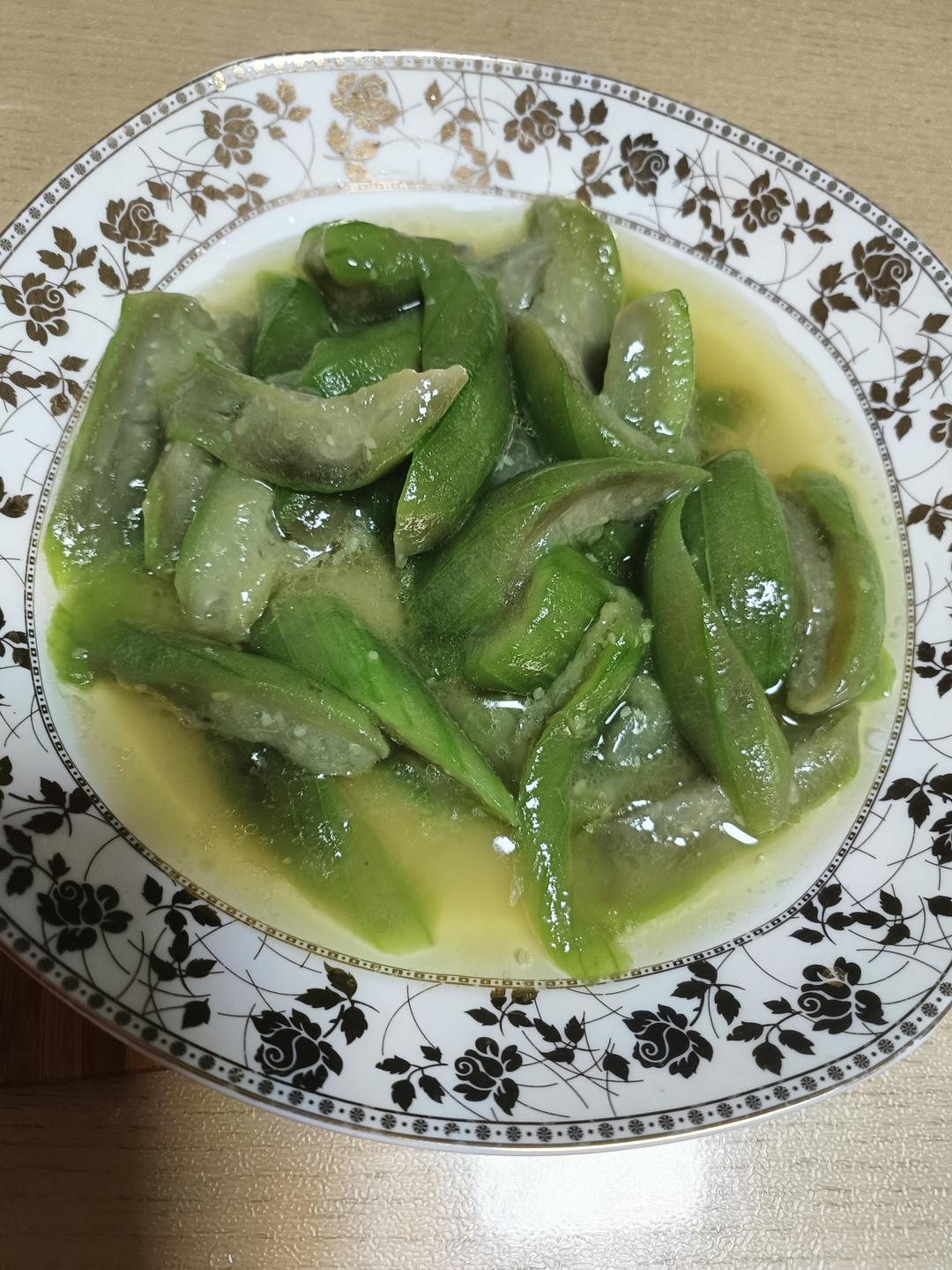 素炒丝瓜|这样做绝了！简单又好吃！