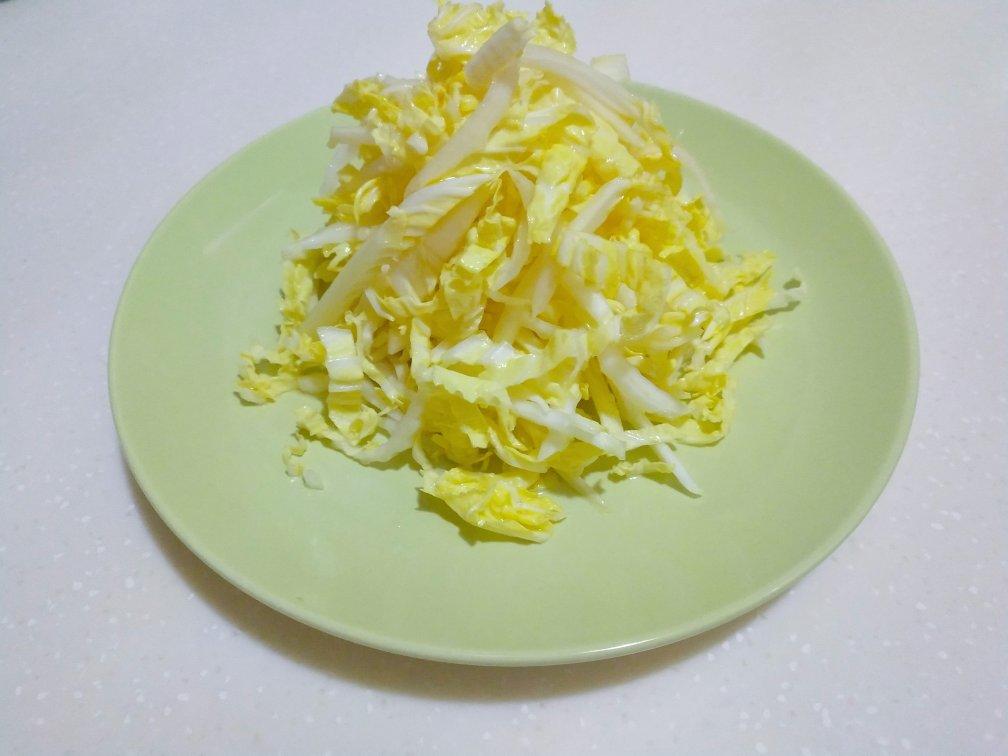 这样凉拌白菜心才够清爽好吃，用料简单