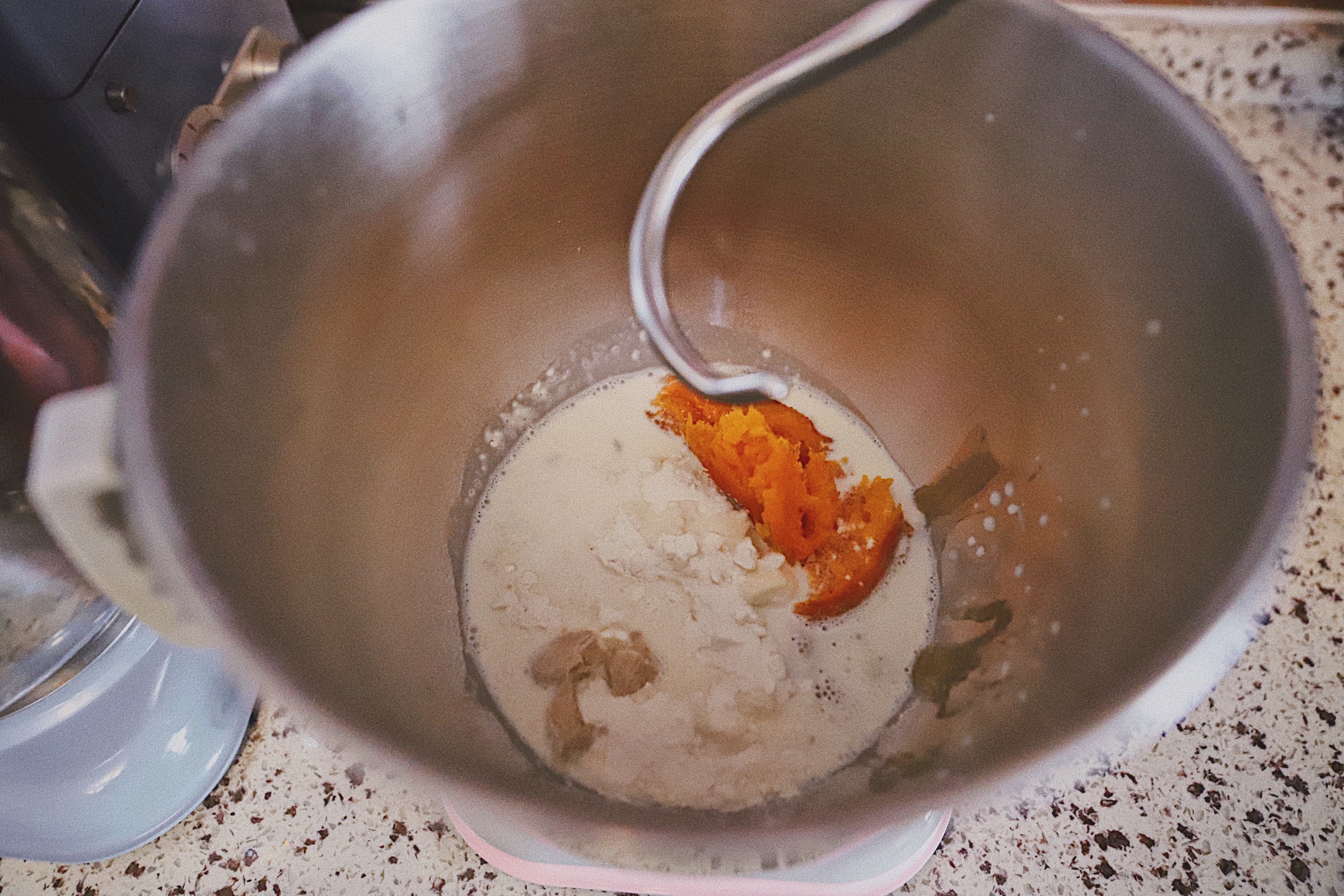 红薯玉米粒肉松软欧的做法 步骤2
