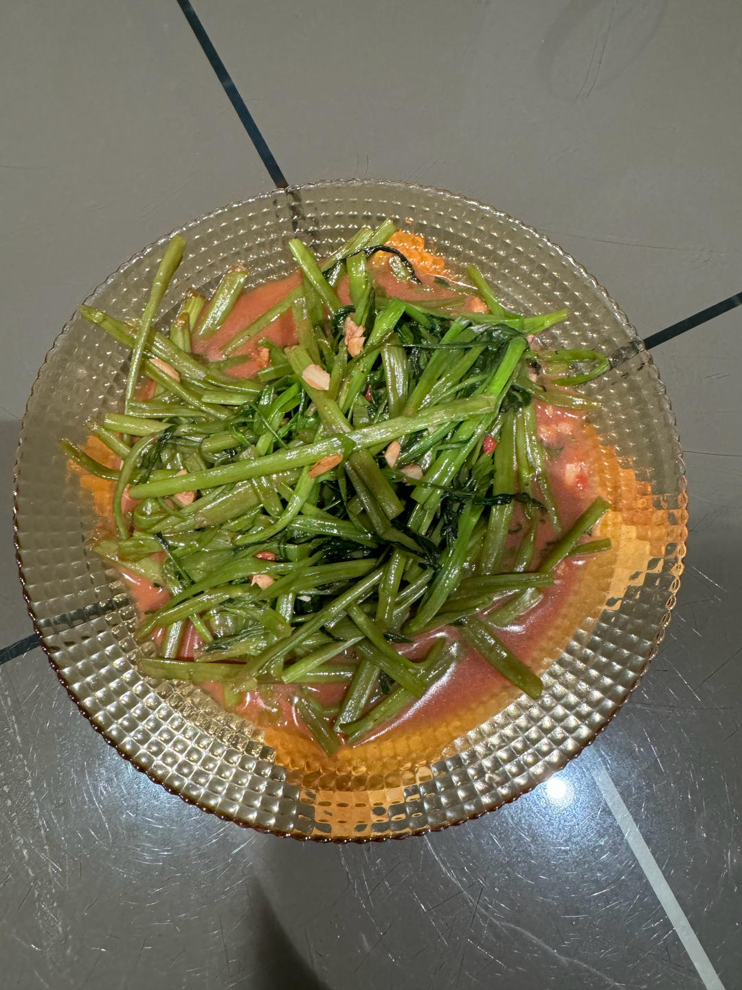 炒空心菜，直接下锅炒就错了，酒店大厨教不外传技巧，脆绿不出水