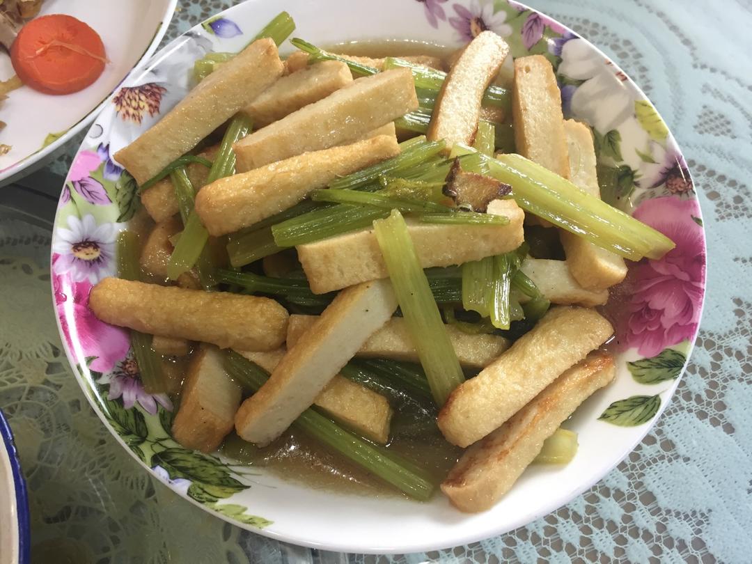 芹菜炒香干